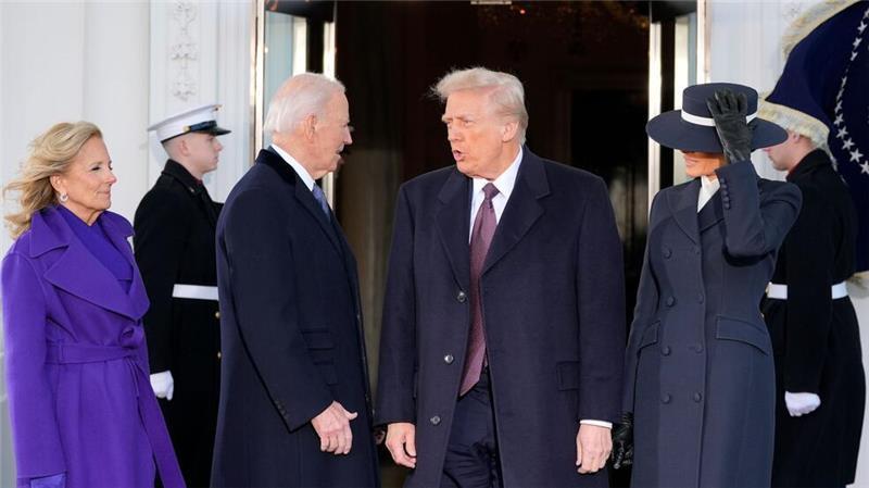 Ein Hut und Tech-Bosse: Trumps Amtseinführung in Bildern Joe Biden begrüßte Donald Trump mit den Worten: „Willkommen zu Hause“.