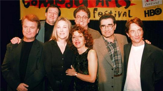 Joe Flaherty, zweiter von links, posiert mit ehemaligen Cast-Mitgliedern der Sketch-Serie „SCTV“ für ein Foto. Joe Flaherty, ein Gründungsmitglied von „SCTV“, starb am Montag, 1. April 2024 im Alter von 82 Jahren.