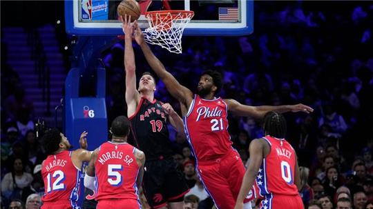 Joel Embiid (21) war der überragende 76ers-Akteur beim Siege gegen Toronto.