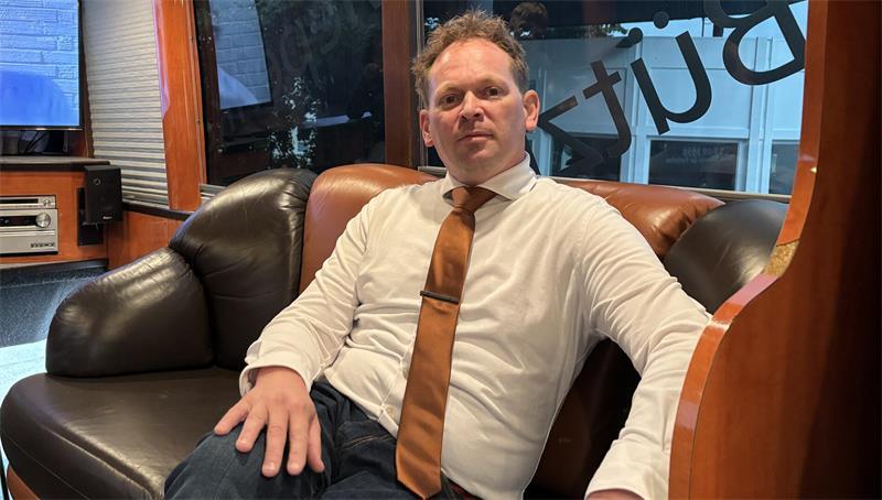 Jörg Baumann im Stader Rat: Nicht SPD, nicht CDU - die AfD soll es sein Jörg Baumann von Parteilos Stade in seinem Tour- und Wahlbus.