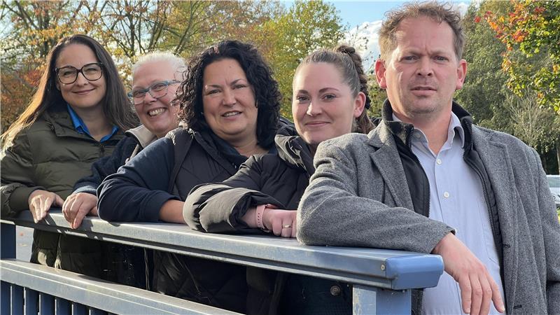 Jörg Baumann will Bürgermeister von Stade werden. Mit seinen vier Mitstreiterinnen gründet er gerade den Verein "Gemeinsam etwas ändern" (von links): Christine Burbulla, Meike Ossenbrügge, Nicole Schultz und Helena Gerken.