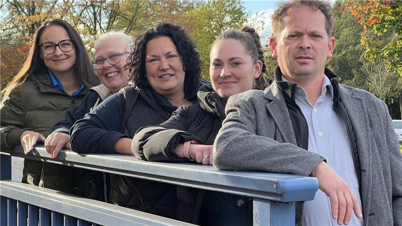 Jörg Baumann will Bürgermeister von Stade werden. Mit seinen vier Mitstreiterinnen gründete er den Verein „Gemeinsam etwas ändern“ (von links): Christine Burbulla, Meike Ossenbrügge, Nicole Schultz und Helena Gerken.