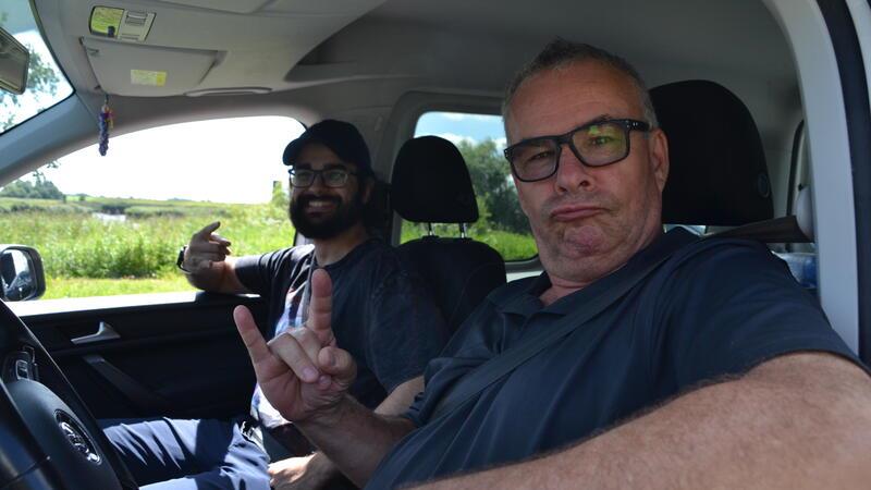 Jörg Dubberke fährt das erste Mal zum Wacken-Festival. Er hat sich am Sonntag aus Kaiserslautern auf den Weg gemacht und unterwegs seinen Kumpel Emerson Oliveira aus Berlin eingesammelt.