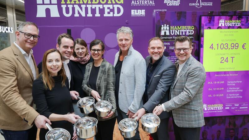 Tafel stellt neues Projekt mit sechs Einkaufszentren vor Jörg Harengerd (l-r), Ludmila Brendel, Christian Langsdorff, Henrike Lorenz und Danijela Brko, Jörg Pilawa, Gerhard Löwe, und Christoph Feige bei einem Pressetermin zur Vorstellung des Projekts „Hamburg United“ in der Europa Passage.