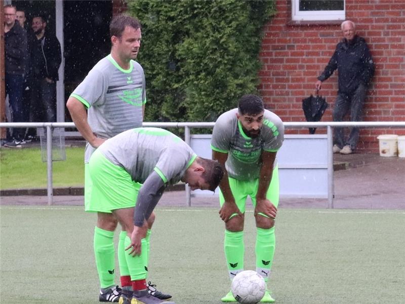 Jörg Jürs (links) und Ramazan Delik (rechts) sind nach der Winterpause wieder zusammen für den Schwinger SC aktiv . Foto: Brunsch