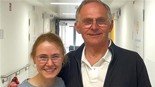 Jörg Strache gibt die Leitung der Radiologie am Buxtehuder Krankenhaus an Nermin Weber ab.