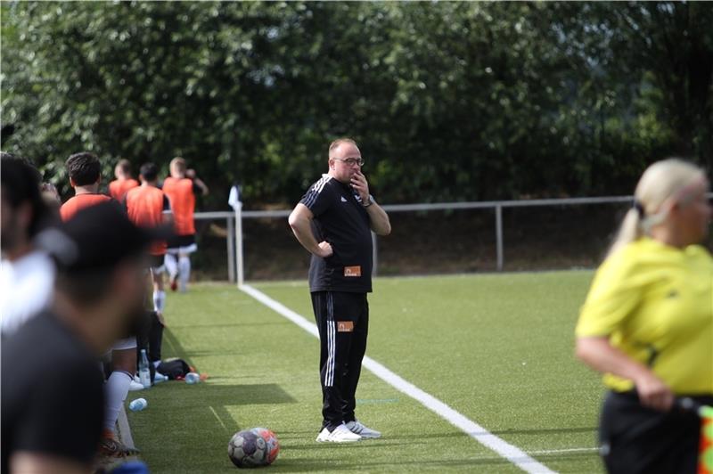 Meisterschaft und Klassenerhalt: Diese Ziele verfolgen die Fußball-Landesligisten Jörn Augustin vom VfL Güldenstern Stade: Klassenerhalt ist noch meilenweit entfernt. Foto: Struwe (Archiv)