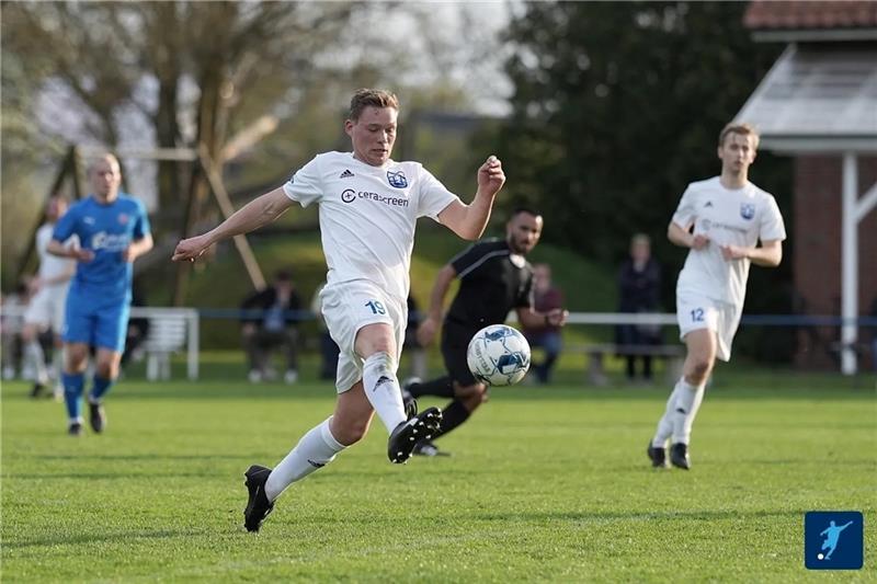 ASC marschiert zum Klassenerhalt Johann Pien verdiente sich die Bestnote, er erzielte zwei Treffer beim 4:0-Sieg der Estebrügger. Foto: Rohloff/FuPa (Archiv)