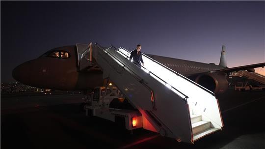 Johann Wadephul, Bundesminister des Auswärtigen, kommt auf dem Militärflughafen Marka in Amman an.