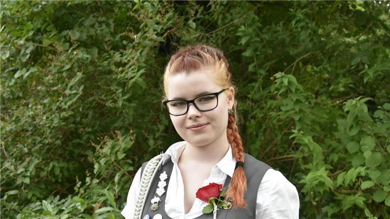 Jungschützen der Buxtehuder Gilde: Warum sie so viel Spaß an Tradition haben Johanna Meyer bedauert, dass so wenig Jugendliche bei der Gilde mitmachen wollen.