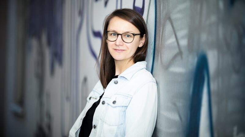 Autorin Johanna Sebauer liest auf Deck 2 in Buxtehude Johanna Sebauer ist zu Gast bei „Literatur im Zimmer".