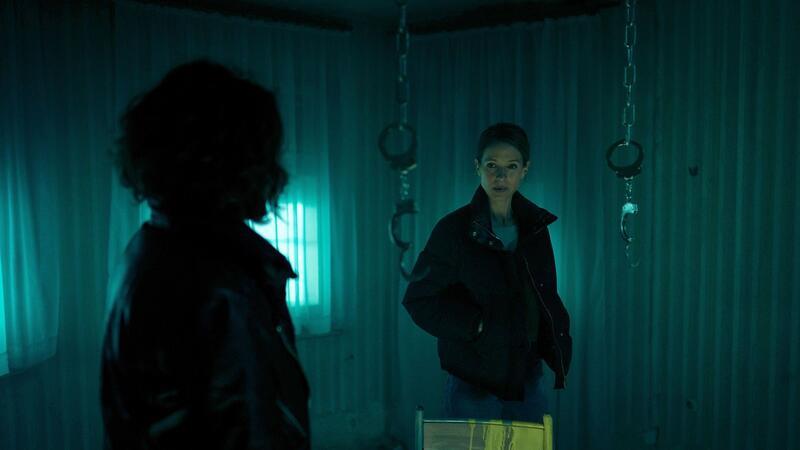 Düsterer Odenthal-„Tatort“ zum Jahresstart Johanna Stern (Lisa Bitter, r) und Lena Odenthal (Ulrike Folkerts) haben den Ort gefunden, den der Ermordete zuletzt aufgesucht hatte.