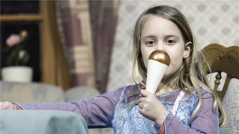 Johanna Weber hat in ihrer Rolle als Lina nur ein Eis abbekommen, ihre Schwester Lilli dafür zwei.