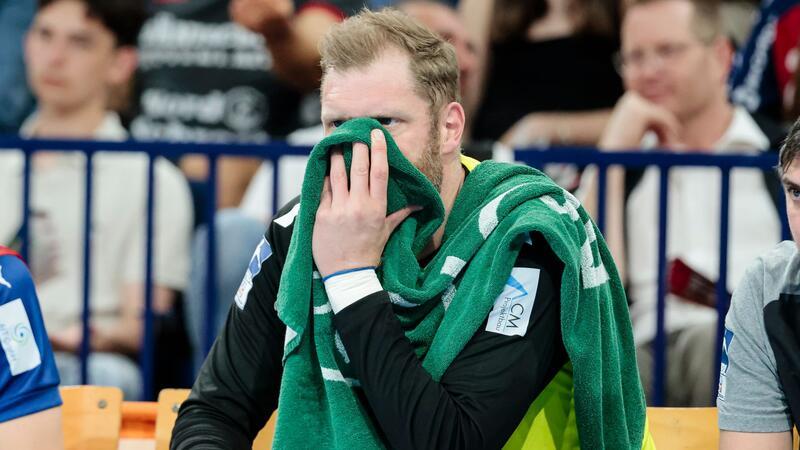 HSV Hamburg mit Heimniederlage gegen den SC Magdeburg Johannes Bitter bekam gegen den SC Magdeburg kaum eine Hand an den Ball.