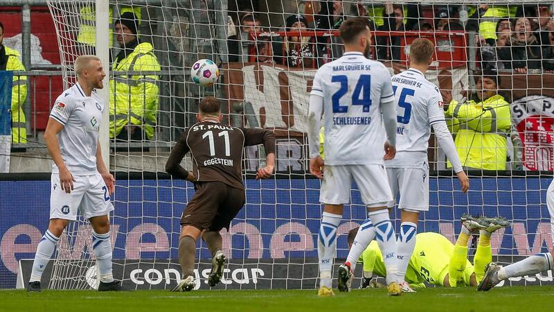FC St. Pauli behauptet mit Last-Minute-Sieg die Tabellenführung Johannes Eggestein (11) erzielte Paulis Ausgleich gegen den KSC.