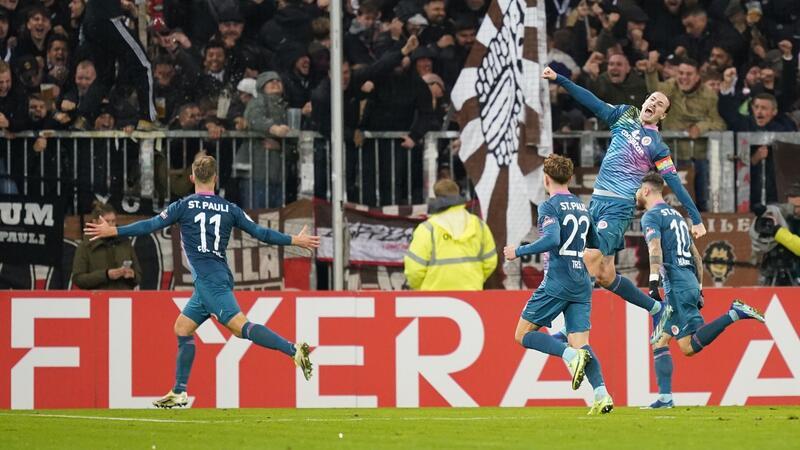 Johannes Eggestein (l) war St. Paulis Matchwinner gegen Schalke.