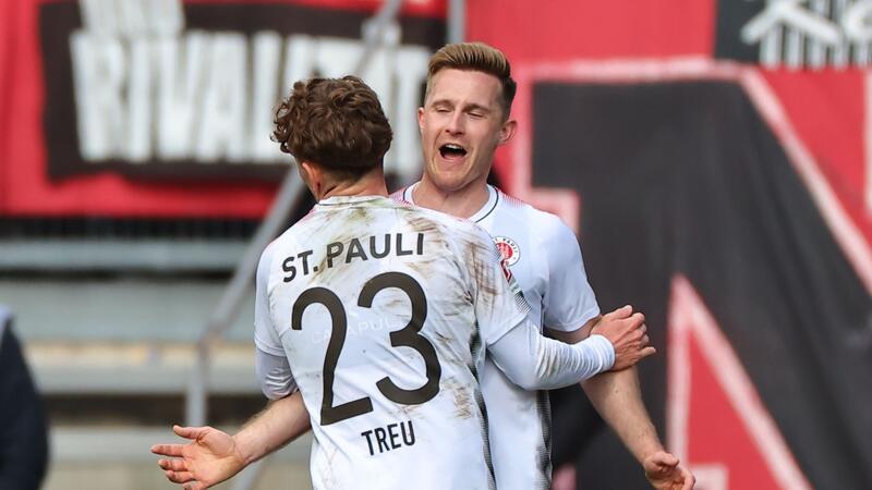 FC St. Pauli komfortabel Erster: „Über die ganze Saison erarbeitet“ Johannes Eggestein (r) brachte St. Pauli in Nürnberg auf die Siegerstraße.