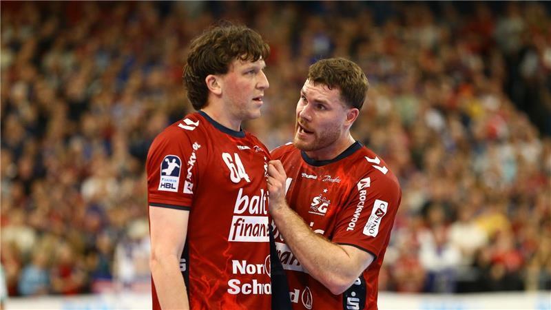 Johannes Golla (r) und Lasse Möller von der SG Flensburg-Handwitt spielten gegen die Rhein-Neckar Löwen. (Archivbild)