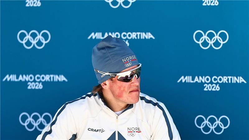 Johannes Hoesflot Klaebo musste auf Konkurrent Einar Hedegart warten, ehe sein Sieg feststand.