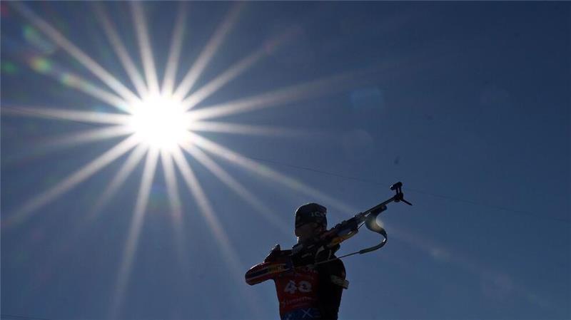 Johannes Thingnes Boe aus Norwegen am Schießstand während der Biathlon Weltmeisterschaft in der Roland Arena Lenzerheide.