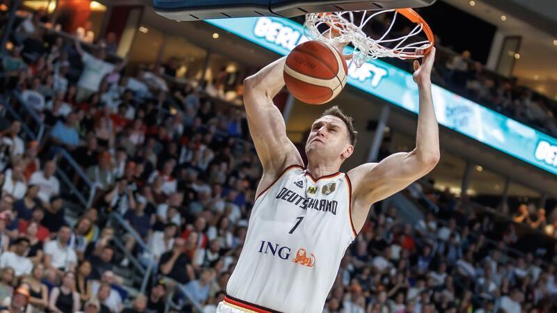 Johannes Voigtmann beim Dunking.