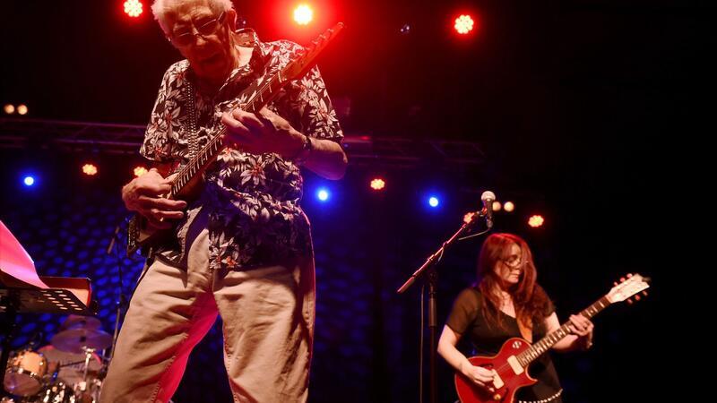 John Mayall trat noch bis ins hohe Alter auf.