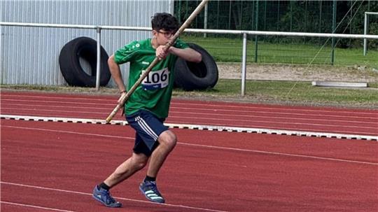John Sargsyan beim Anlauf zum Stabhochsprung.
