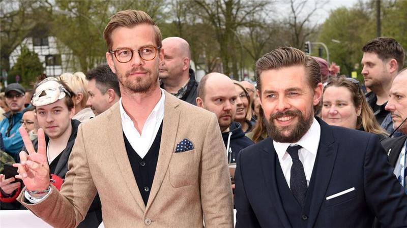 Joko Winterscheidt (l) und Klaas Heufer-Umlauf bleiben ihrem Haussender ProSieben treu.