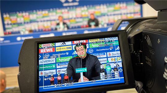 Jonas Boldt musste beim HSV allein das Trainer-Aus für Tim Walter erklären.
