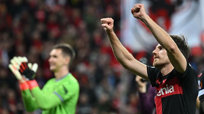 Jonas Hofmann (r) erzielte beim 2:0 im Viertelfinalhinspiel in der Europa League gegen West Ham United das erste Leverkusener Tor.