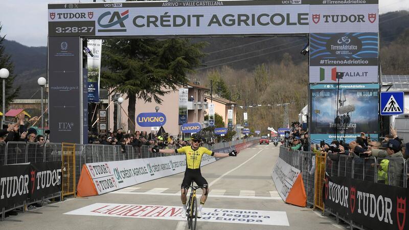 Tour-Sieger Vingegaard dominiert bei Tirreno-Adriatico Jonas Vingegaard gewann die fünfte Etappe der Fernfahrt Tirreno-Adriatico als Solist.