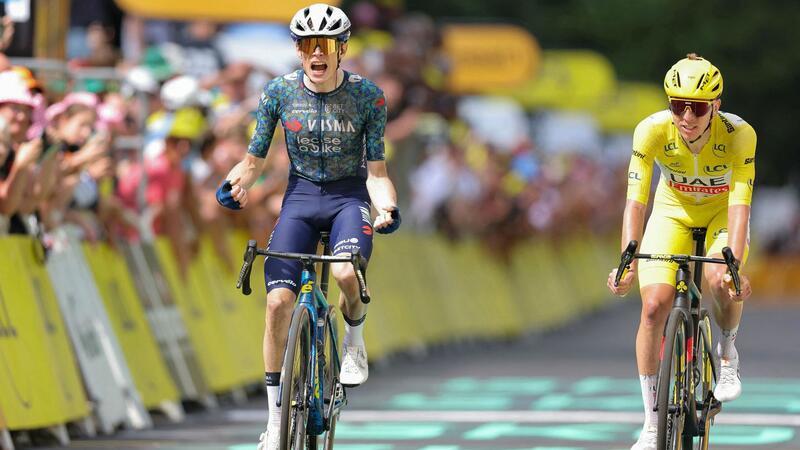 „Was für eine Legende“: Vingegaard siegt und schockt Pogacar Jonas Vingegaard (l) setzte sich auf der elften Etappe vor Tadej Pogacar durch.