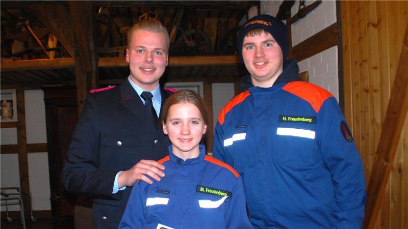 Jonas (links), Maja und Hannes Freudenberg haben das Feuerwehr-Gen - wohl vom Großvater.