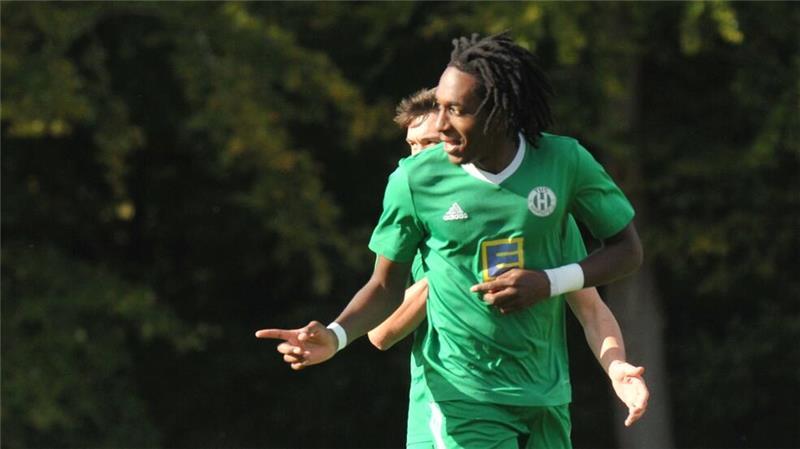 Harsefelds Traumtor gegen Spitzenreiter Lüneburg reicht nicht Jonathan Bondombe-Simba erzielte das 1:0 für Harsefeld vom Punkt.