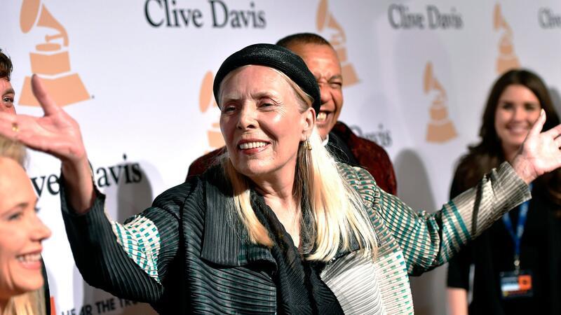 SZA und Swift: Frauen dominieren die Grammy-Verleihung Joni Mitchell hat bereits neun Grammys gewonnen. In diesem Jahr tritt sie zum ersten mal in der Show auch auf.