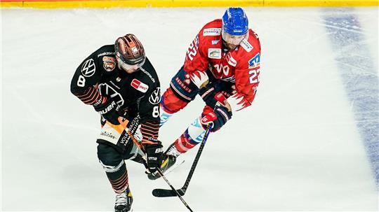 Jordan Murray (l) spielte einst für drei deutsche Eishockey-Clubs, darunter die Grizzlys Wolfsburg. (Archivbild)