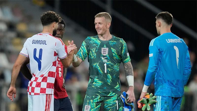 Jordan Pickford (M) muss sich vor Gericht verantworten.