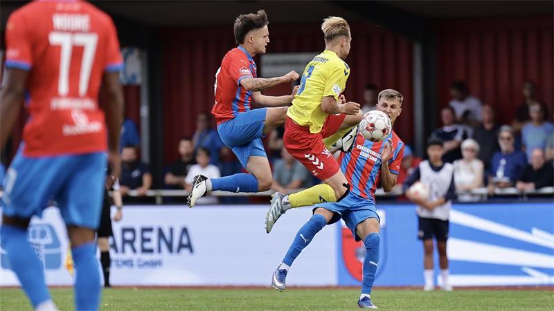 Krimi im Pokal: Sanne und Wulff erlösen D/A gegen Delmenhorst Jorik Wulff (links) und D/A boten gegen Atlas Delmenhorst eine durchwachsene Leistung. Bis Wulff seine Mannschaft in der Verlängerung erlöste.