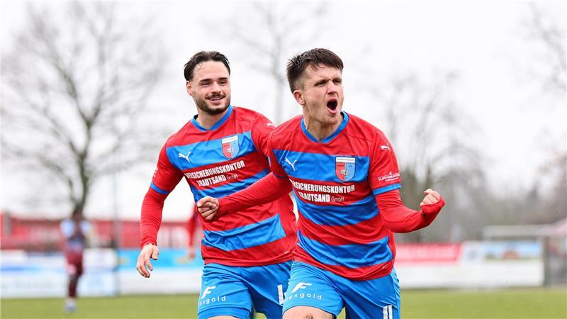 Jorik Wulff profitiert von einem Torwartfehler und erzielt das 2:1 für D/A.