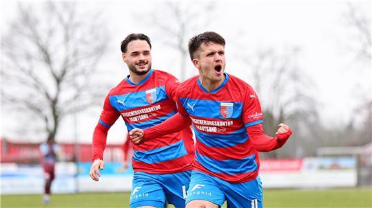 Jorik Wulff profitiert von einem Torwartfehler und erzielt das 2:1 für D/A.