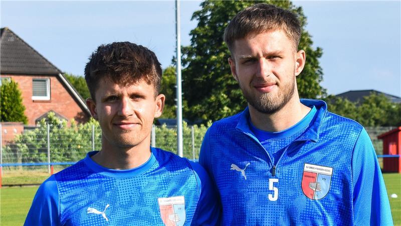 Jorik (links) und Jannes Wulff haben große Ziele mit der SV Drochtersen/Assel.