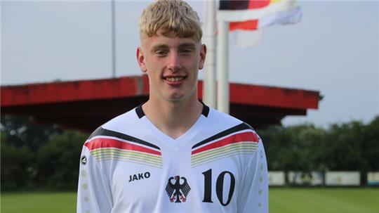 Joris Finkel begann als Fünfjähriger beim MTV Wangersen mit dem Faustball.