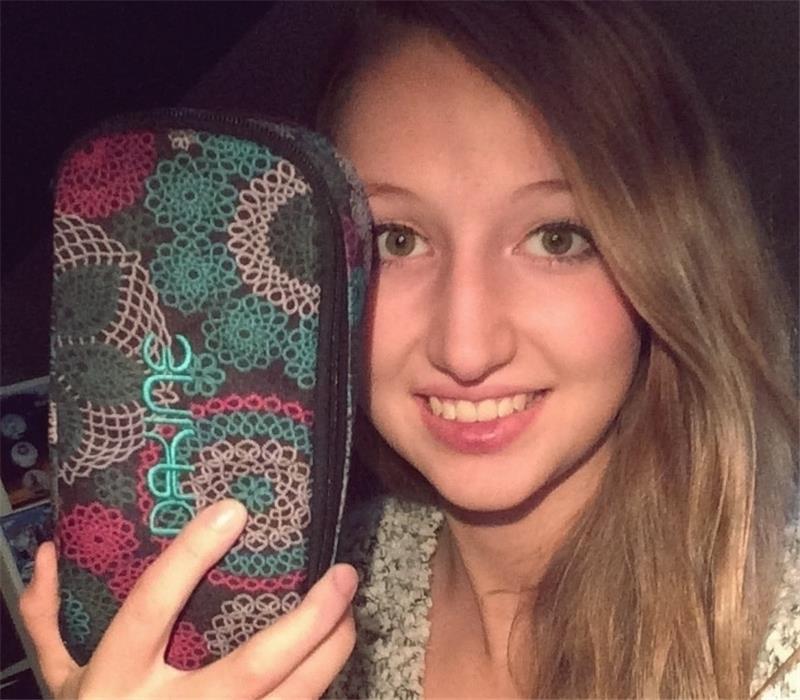 Spicker verstecken Josephine Suhr verrät die besten Verstecke für den Spickzettel.