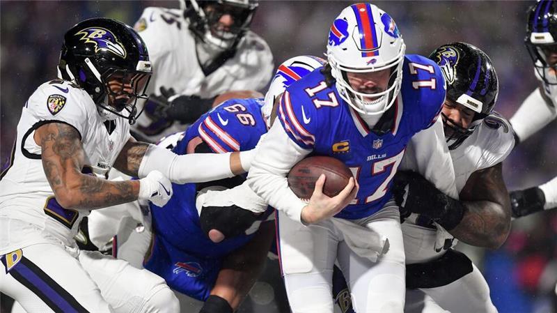 Bills bezwingen Ravens nach Drama in NFL-Playoffs Josh Allen (rechts) erledigte, was erledigt werden musste für die Bills.
