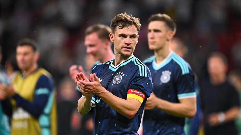 Joshua Kimmich applaudiert nach dem Testsieg gegen Finnland. (Archivbild) 