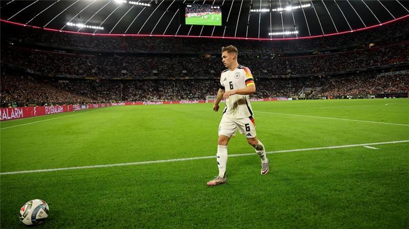 Kapitän Kimmich: „Große Ziele“ - aber kein Politiker Joshua Kimmich trägt die Kapitänsbinde mit der Erfahrung von 95 Länderspielen.