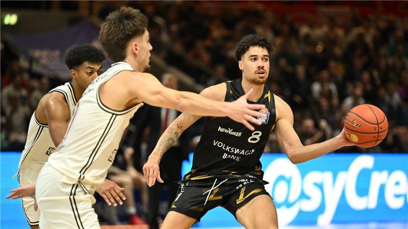 Joshua Obiesie und die Braunschweiger Basketballer sind kaum noch zu retten. (Archivbild)