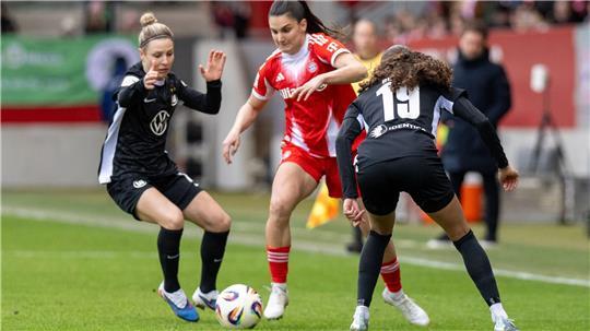 Jovana Damnjanovic (M) war maßgeblich für den Bayern-Sieg verantwortlich.