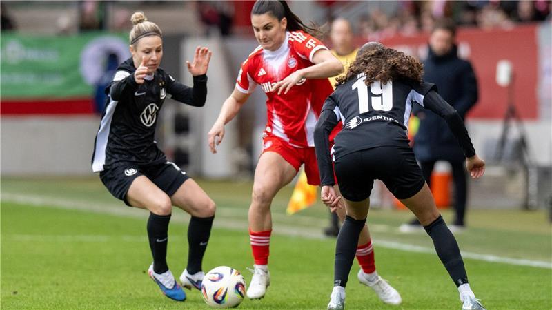 Münchner jubeln beim Matthäus-Besuch - „Bayern wird Meister“ Jovana Damnjanovic (M) war maßgeblich für den Bayern-Sieg verantwortlich.