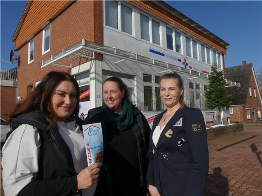 Jowita Tagay (links) ist Inhaberin des ambulanten Pflegedienstes PentCare in Stade, der den „Kehdinger Pflegedienst“ in Assel im ehemaligen Volksbank-Gebäude übernommen hat. Ihr zur Seite stehen Pflegedienstleiterin Michaela Spreckelsen (Mi